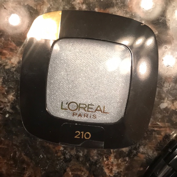 Eyeshadow - Picture 3 of 5